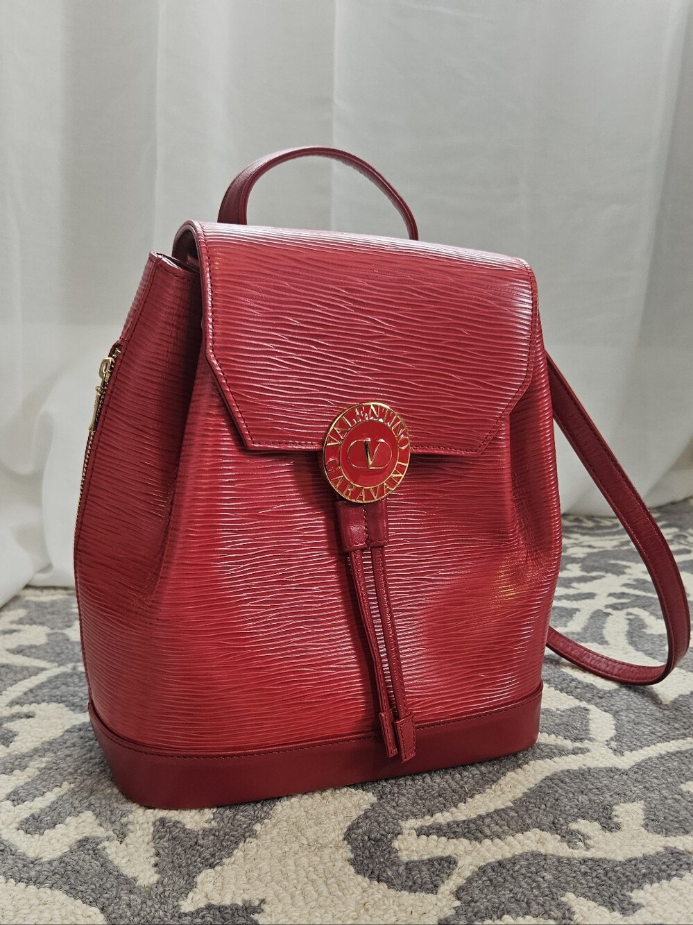 EUC Valentino Womans 90s Vintage Epi Bucket Bag Backpack in Iconic Red A+